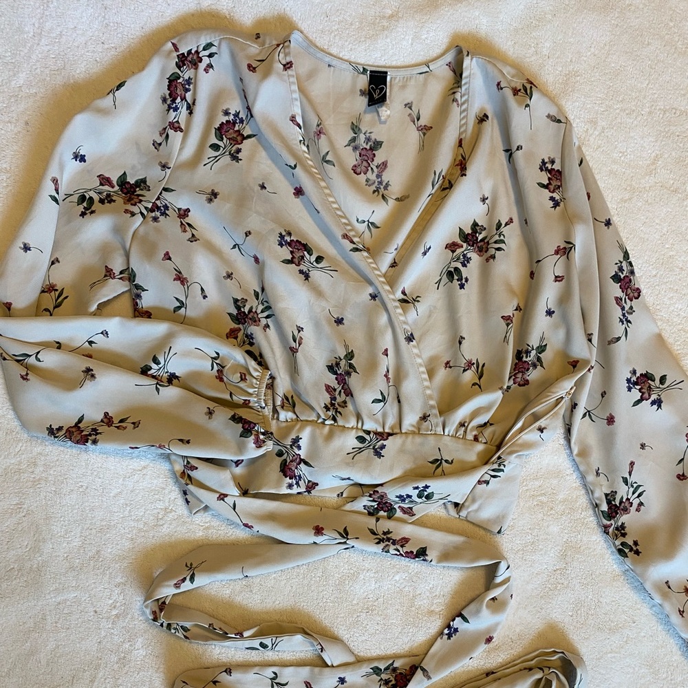 Long sleeve cream floral top